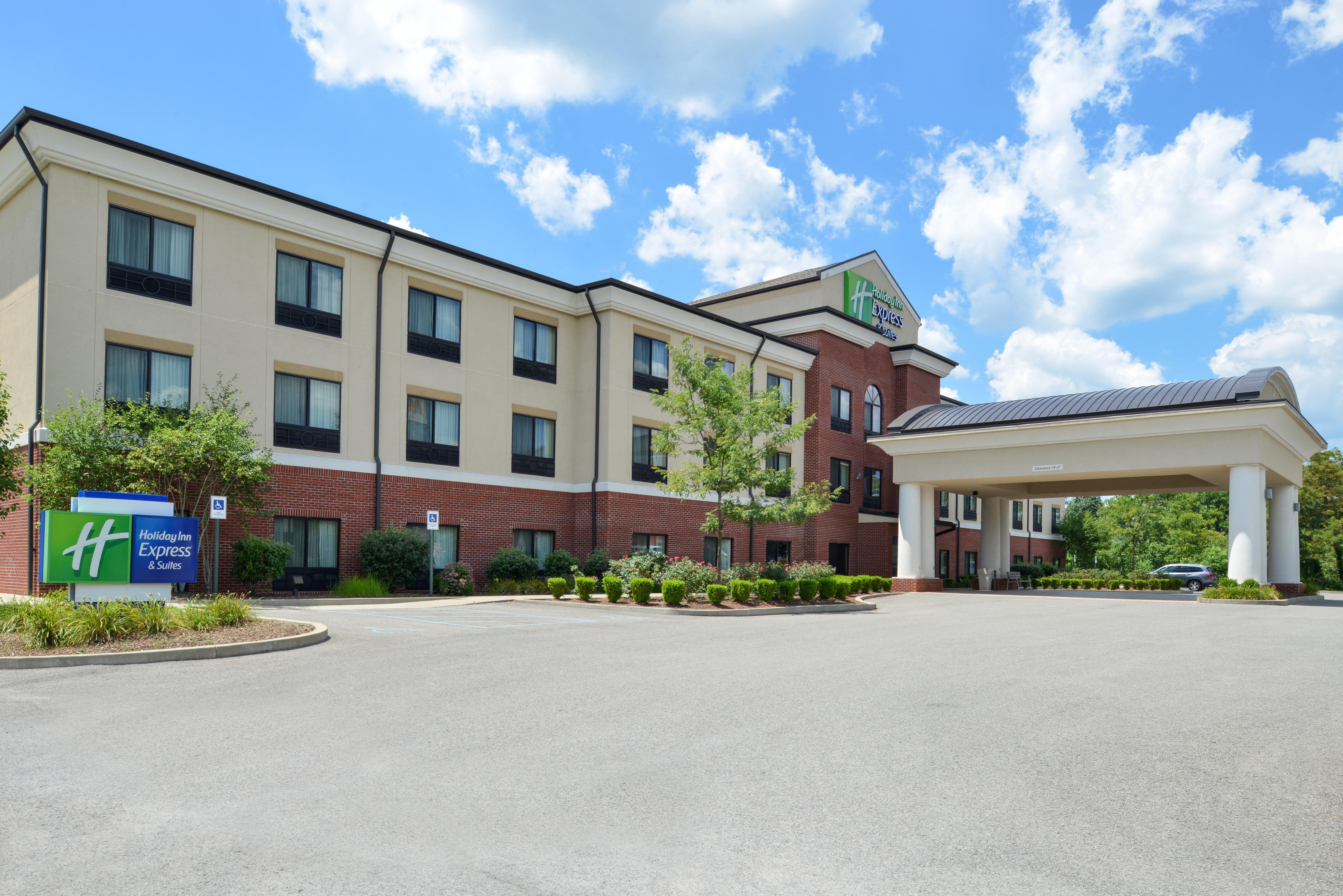 Holiday Inn Express & Suites Fairmont, An Ihg Hotel Exterior photo