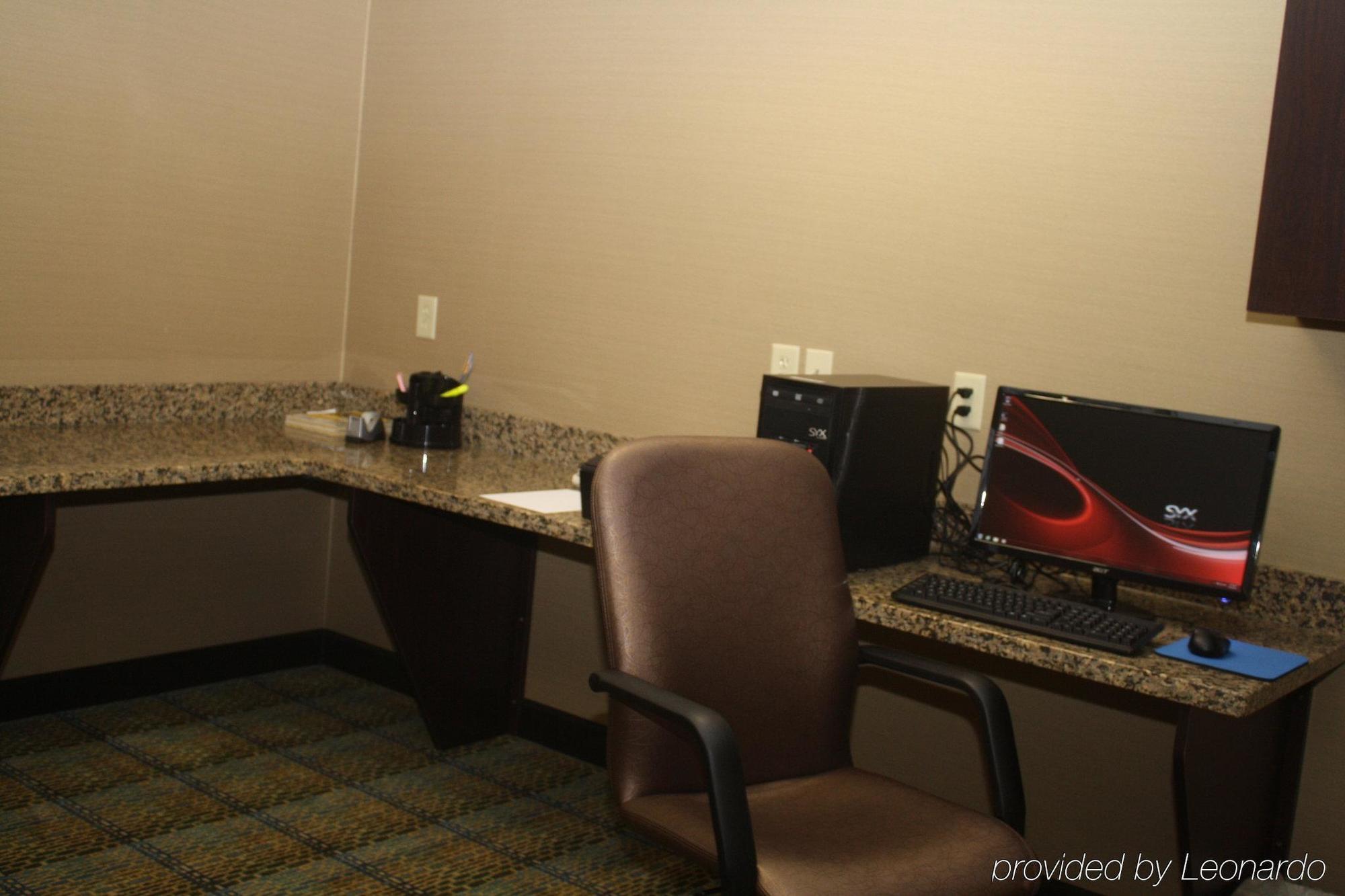 Holiday Inn Express & Suites Fairmont, An Ihg Hotel Facilities photo